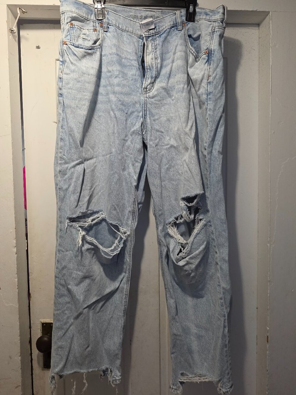 American eagle Strigid Ripped Super High-Waisted Baggy Straight Jean